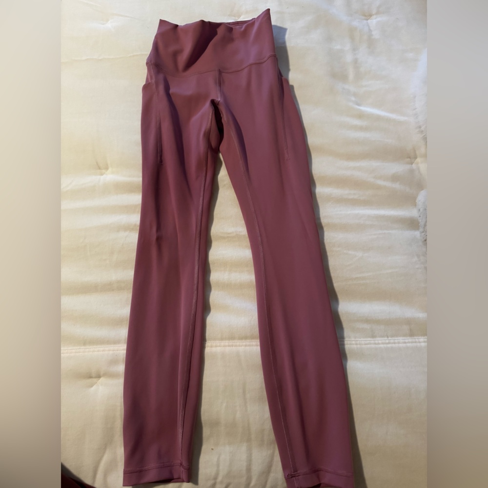 Lululemon- Wunder Train High Rise Tight with pockets